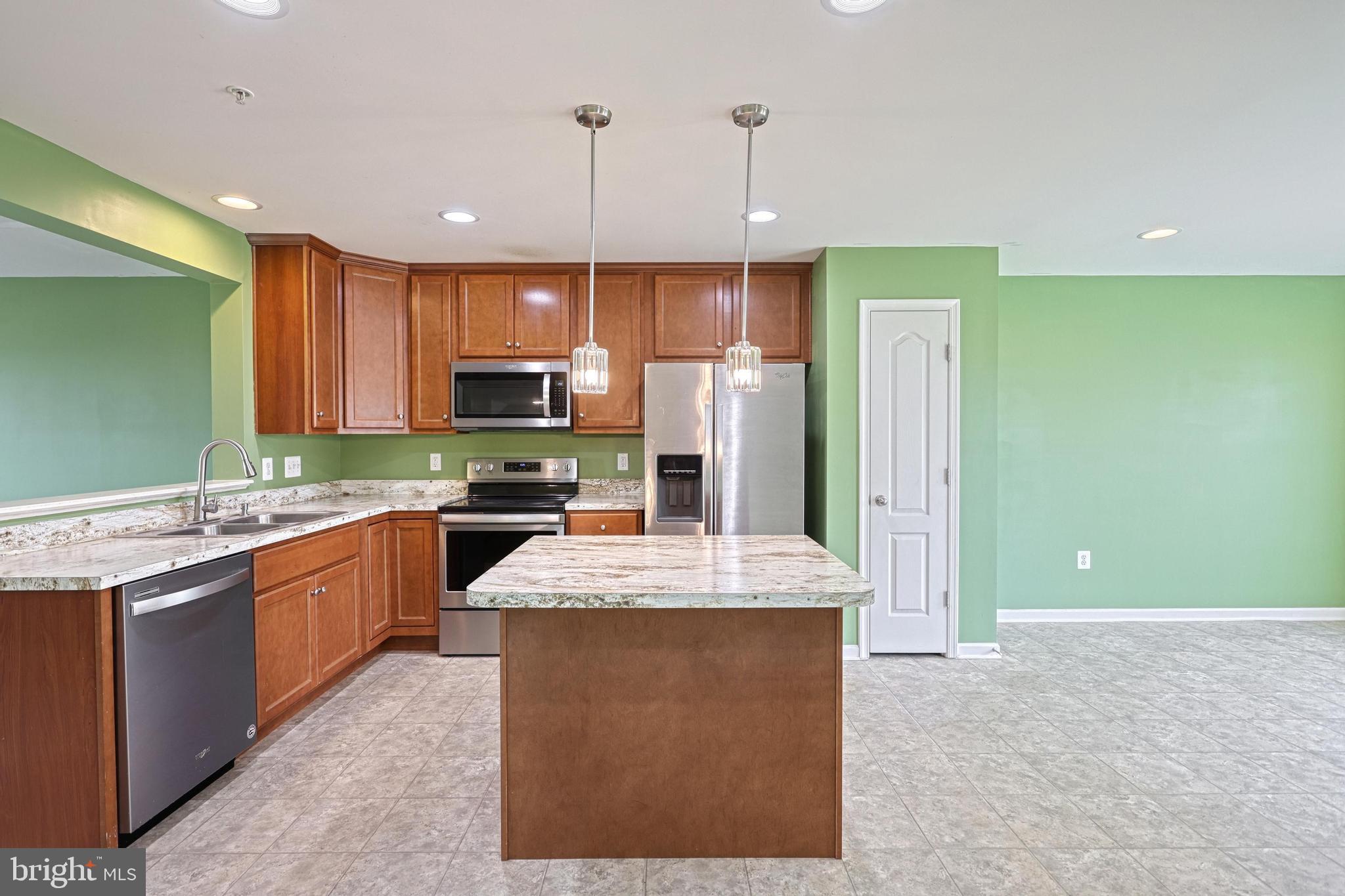 MOUNTAIN SHADOWS - Residential