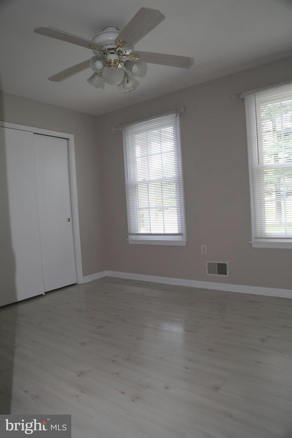 KNOLLAND - Residential