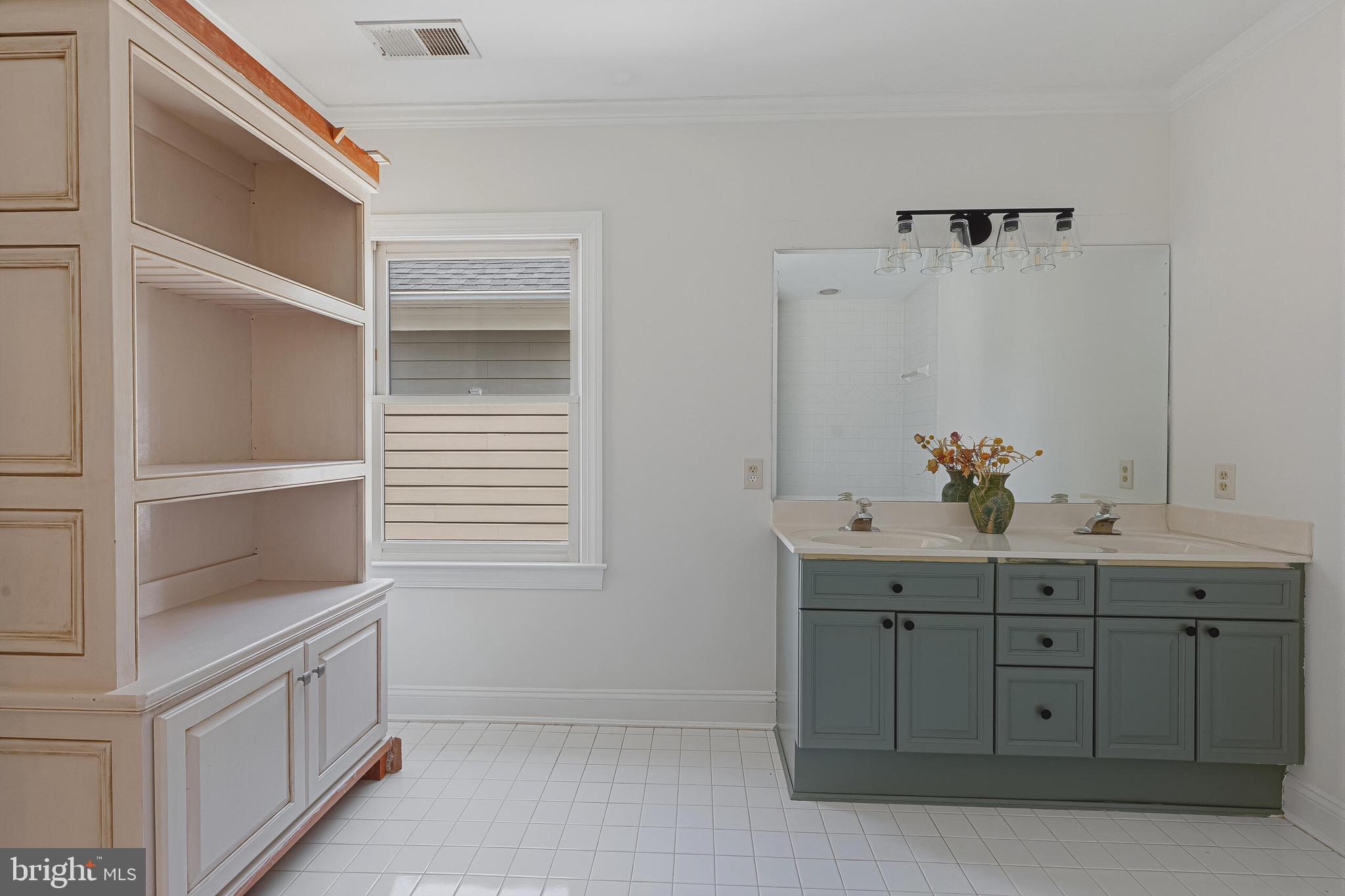 WARREN HILL - Residential