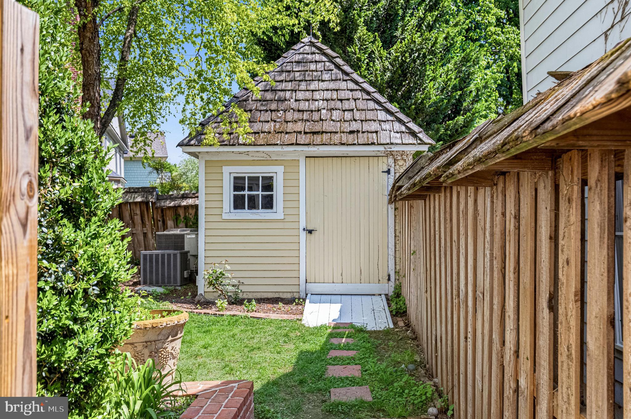 WARREN HILL - Residential