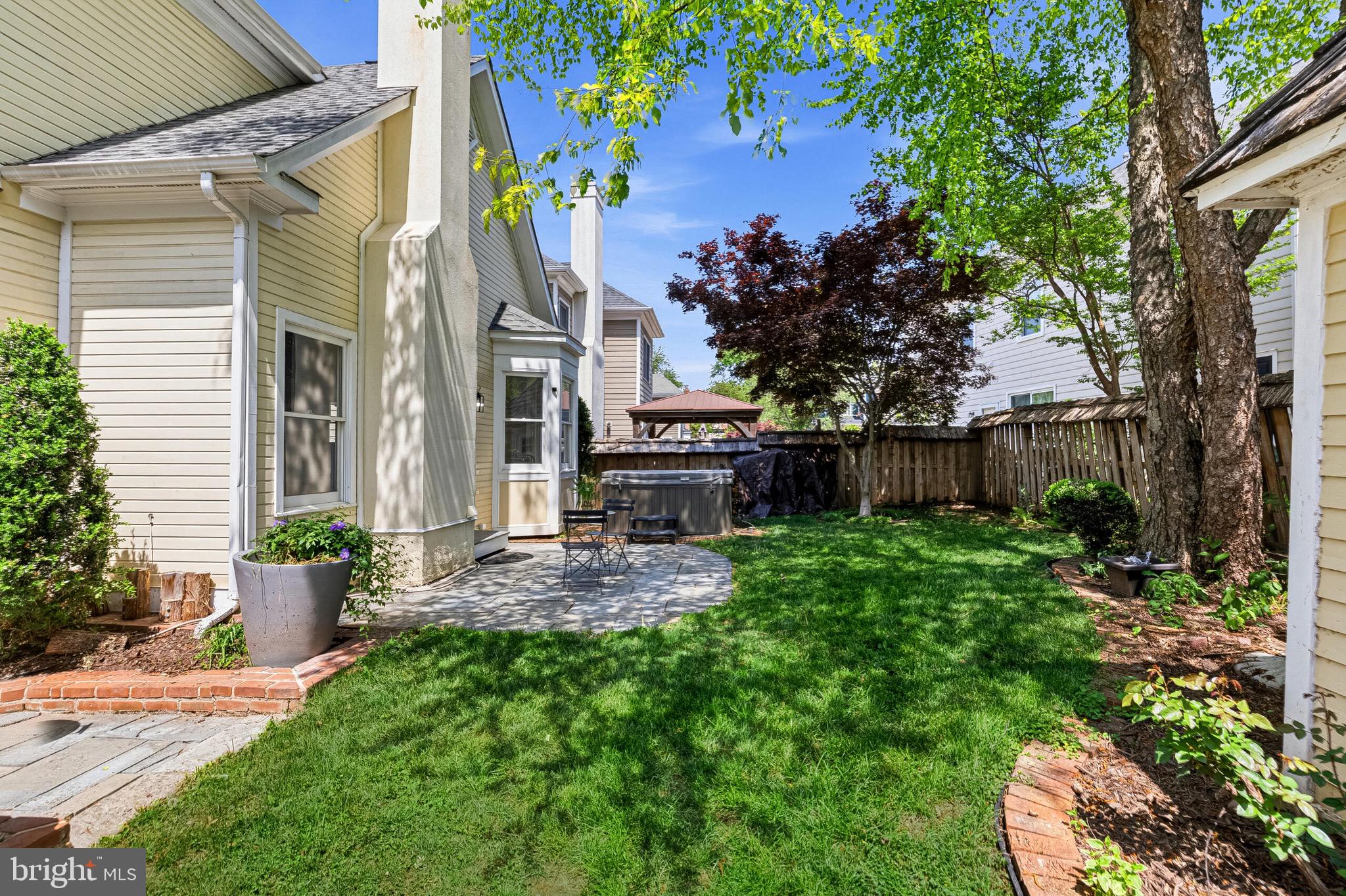 WARREN HILL - Residential