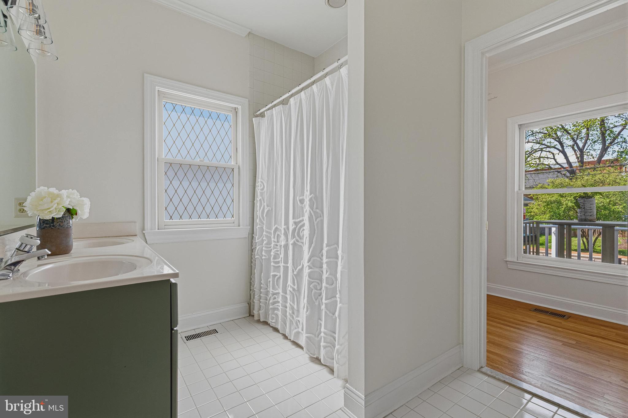 WARREN HILL - Residential