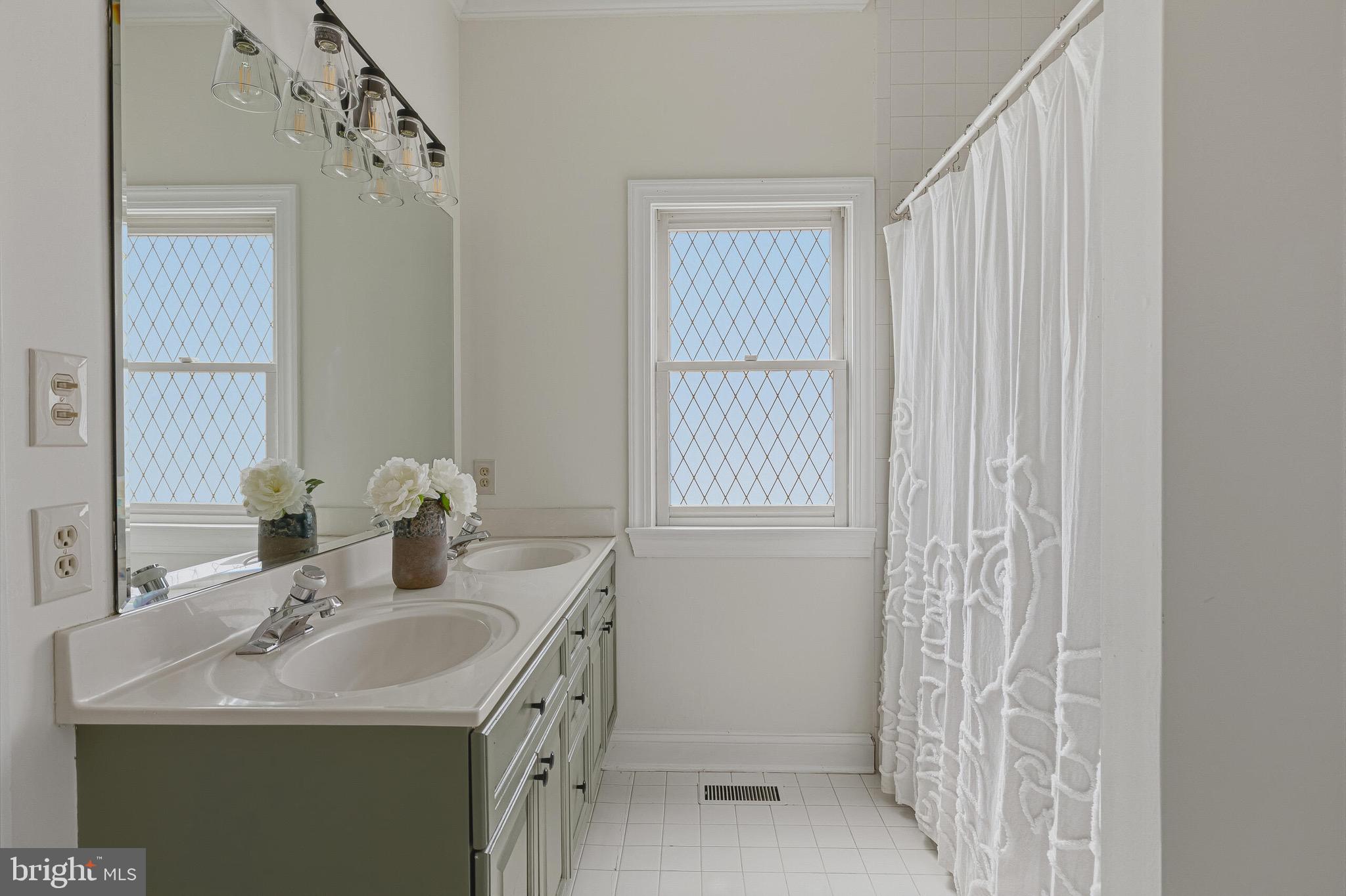 WARREN HILL - Residential