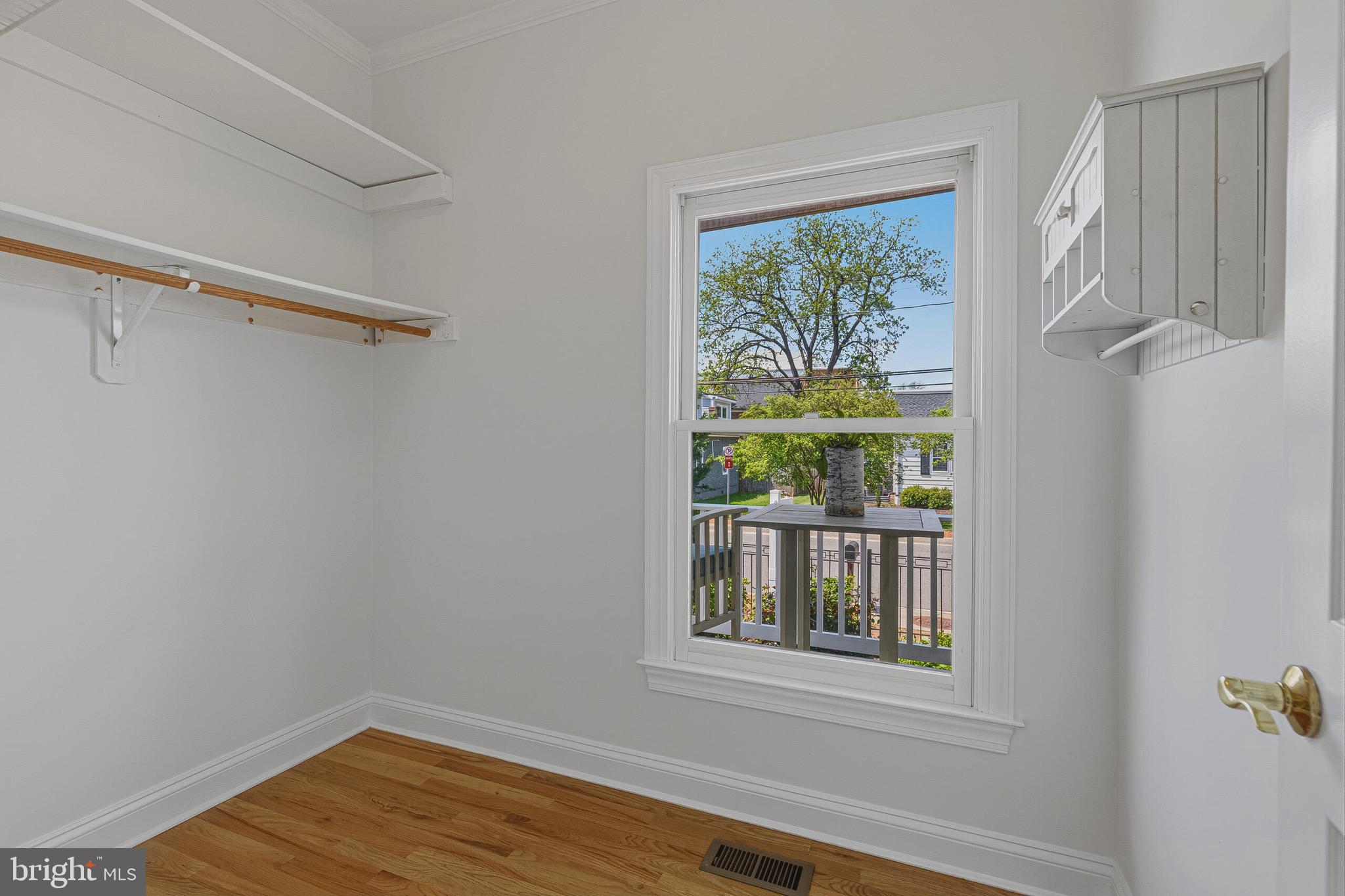 WARREN HILL - Residential