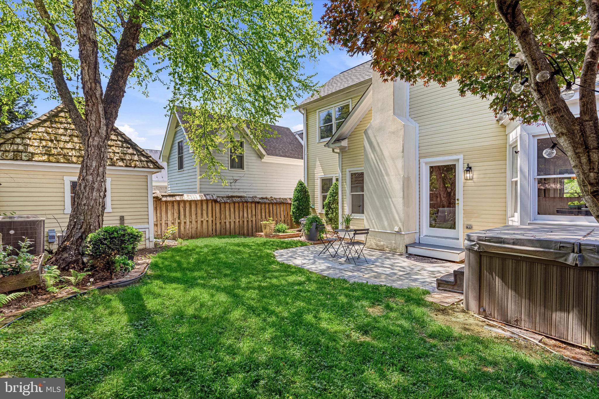 WARREN HILL - Residential