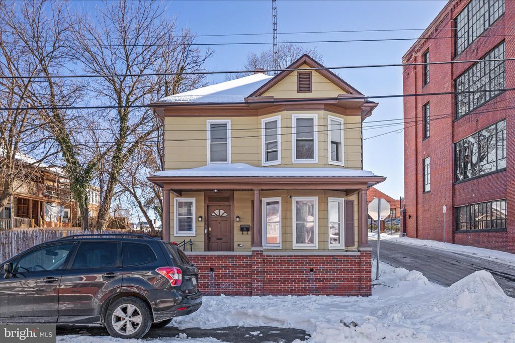 Photo of 208 Porter Avenue, MARTINSBURG, WV 25401 (MLS # WVBE2045622)