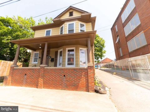 208 PORTER AVENUE MARTINSBURG WV 25401
