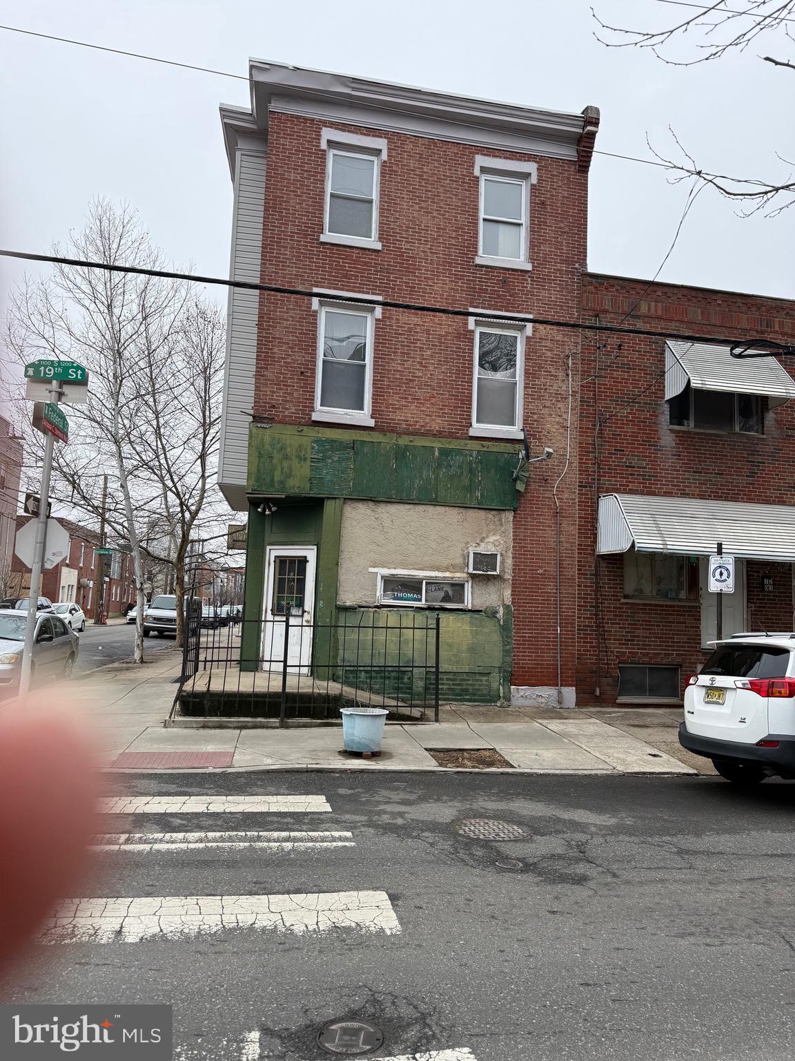 POINT BREEZE - Commercial Sale
