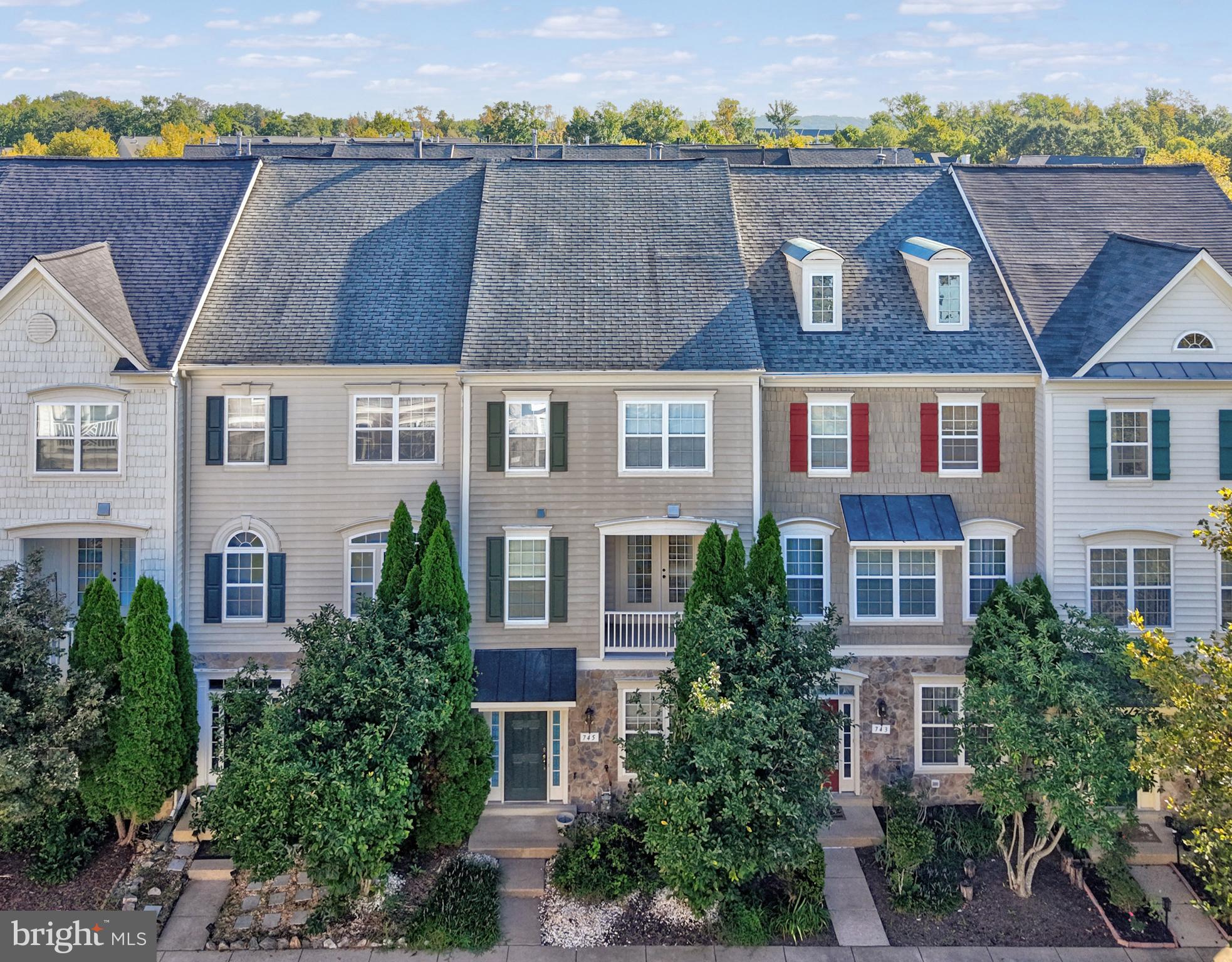 743 COLLINGTON COURT