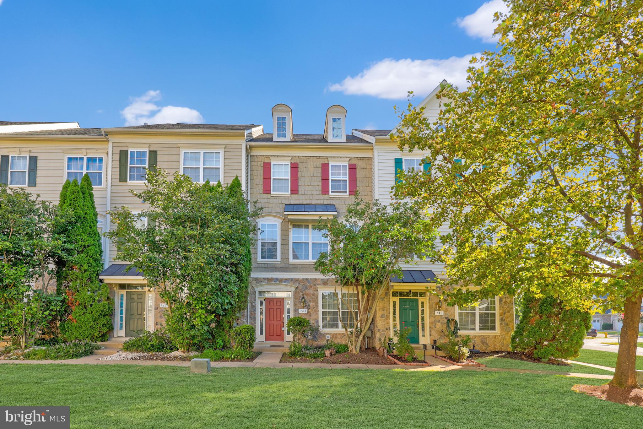 743 COLLINGTON COURT