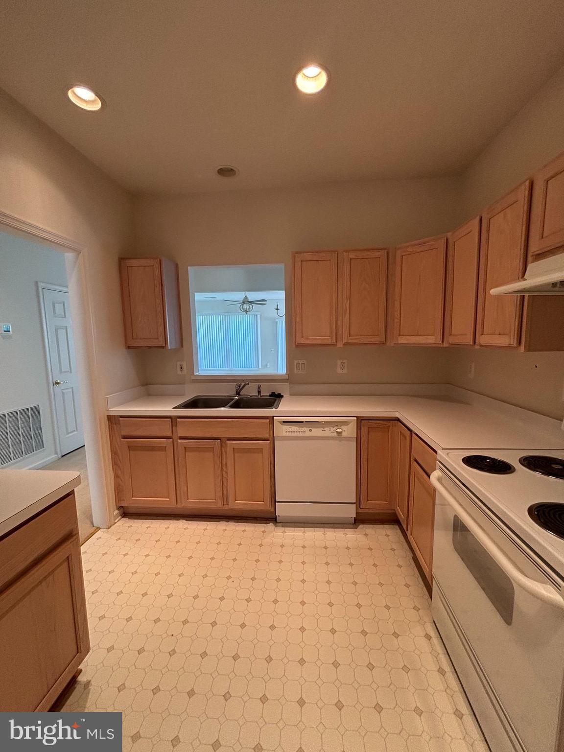 FALLS RUN - Residential Lease