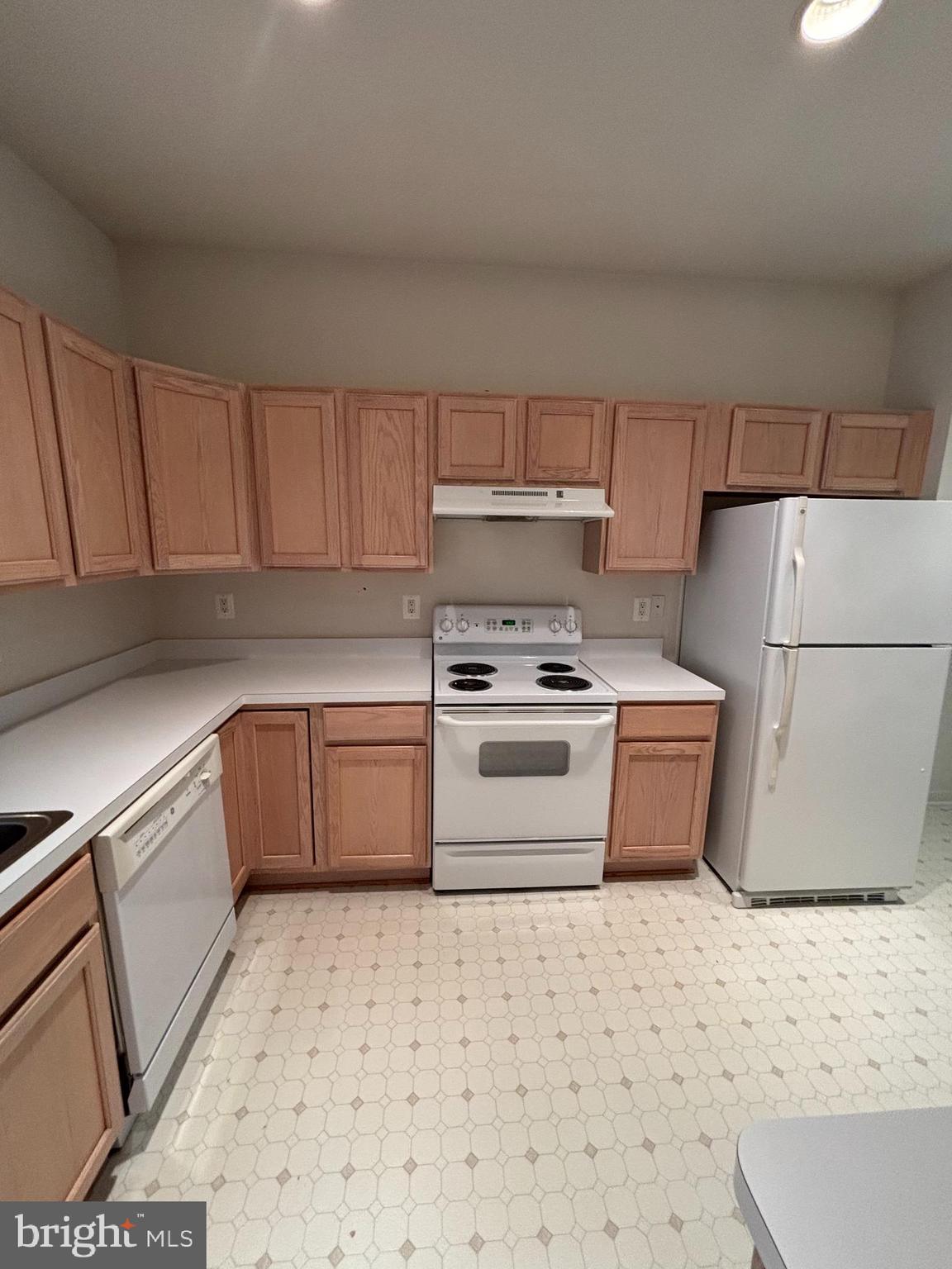 FALLS RUN - Residential Lease