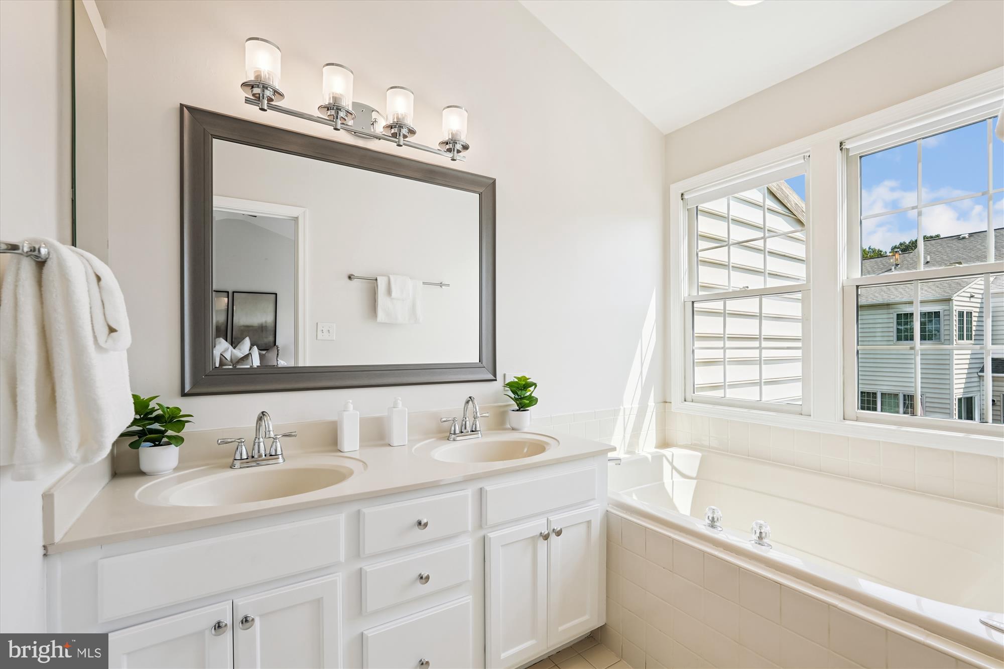 ROSE HILL FALLS - Residential