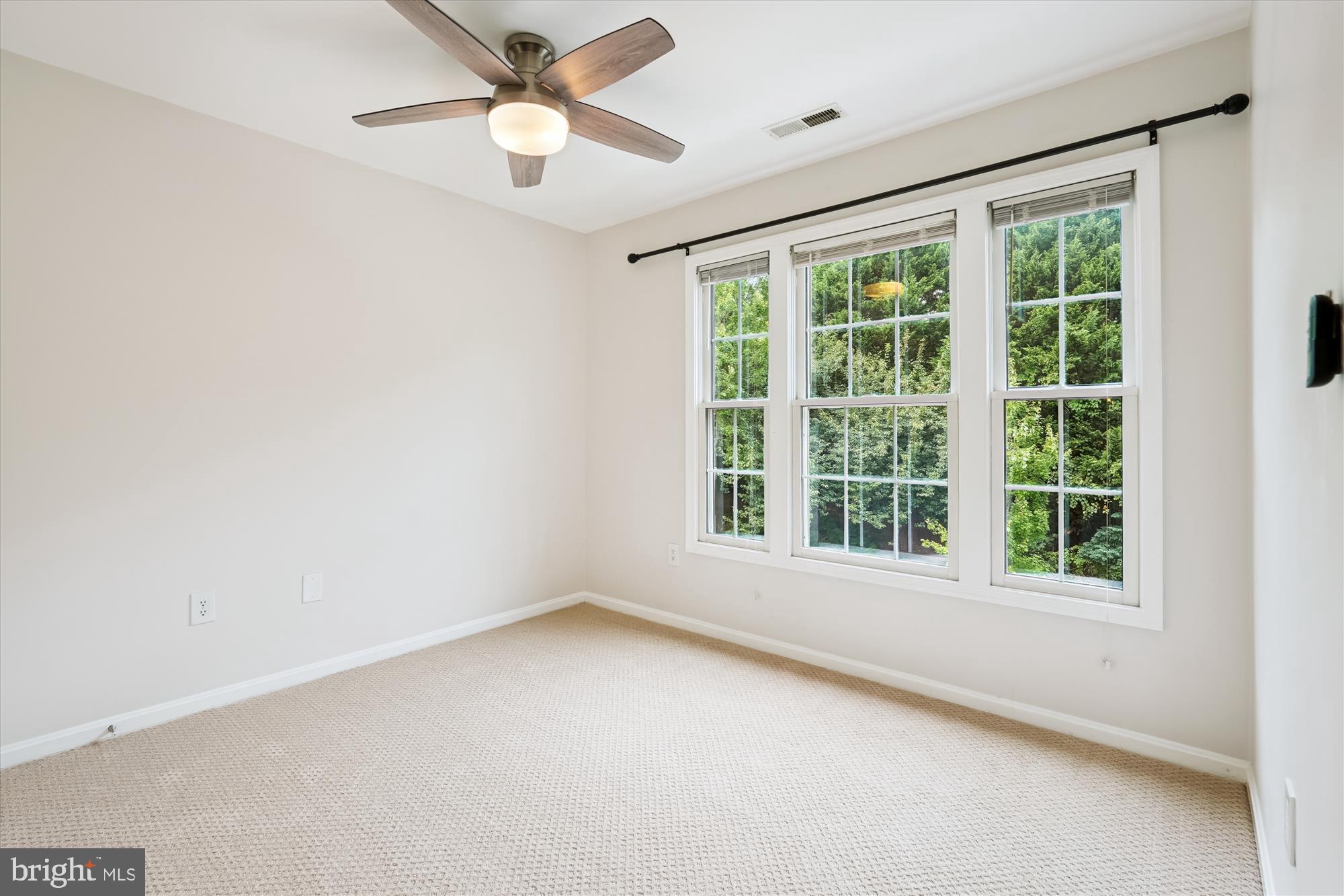 ROSE HILL FALLS - Residential