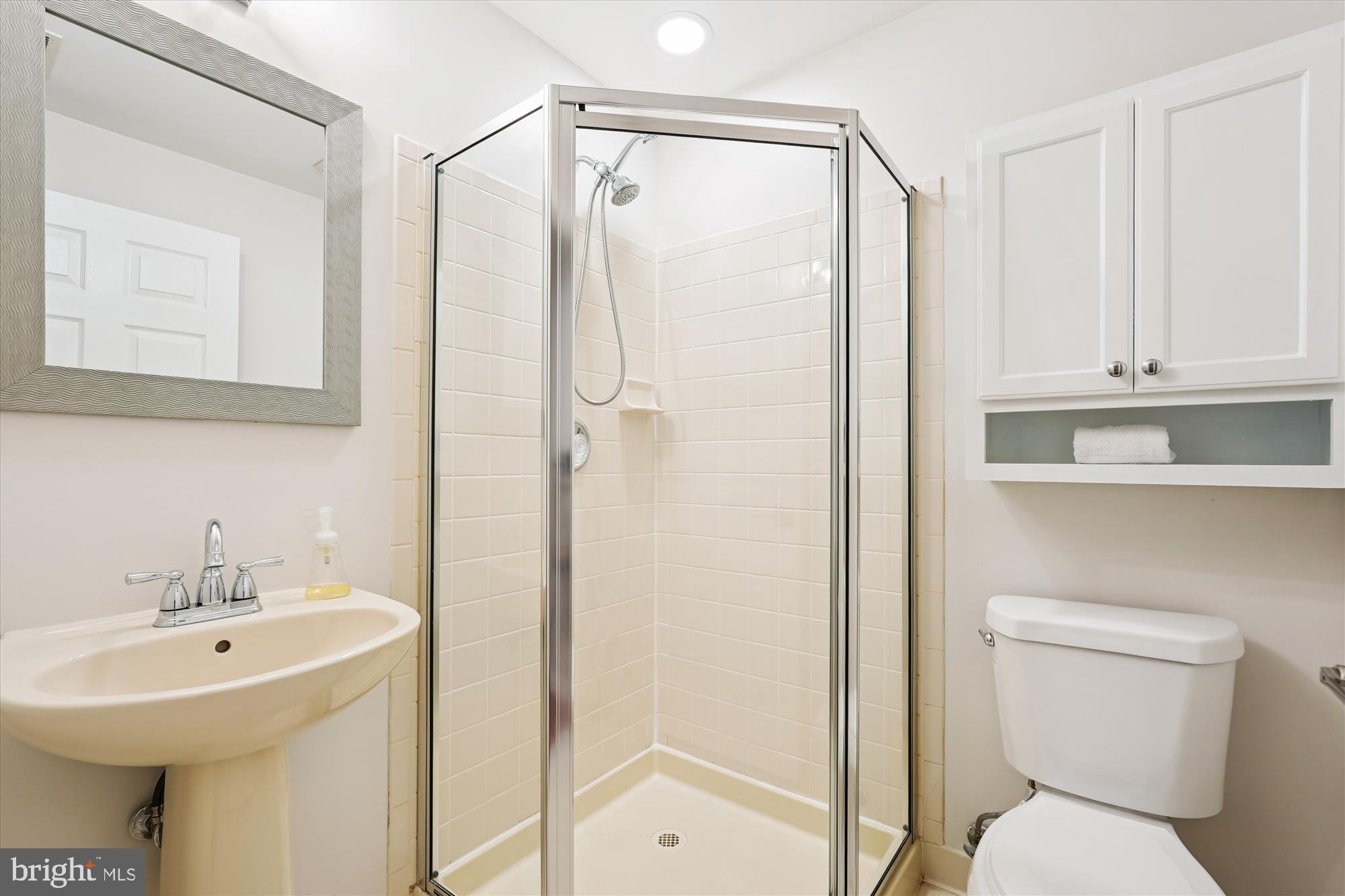 ROSE HILL FALLS - Residential