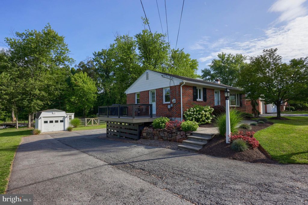 Photo of 195 Resh Road, REINHOLDS, PA 17569 (MLS # PALA2056314)