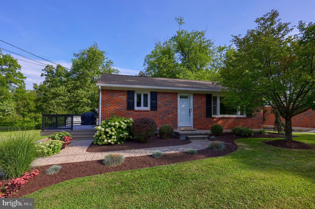 Photo of 195 Resh Road, REINHOLDS, PA 17569 (MLS # PALA2056314)