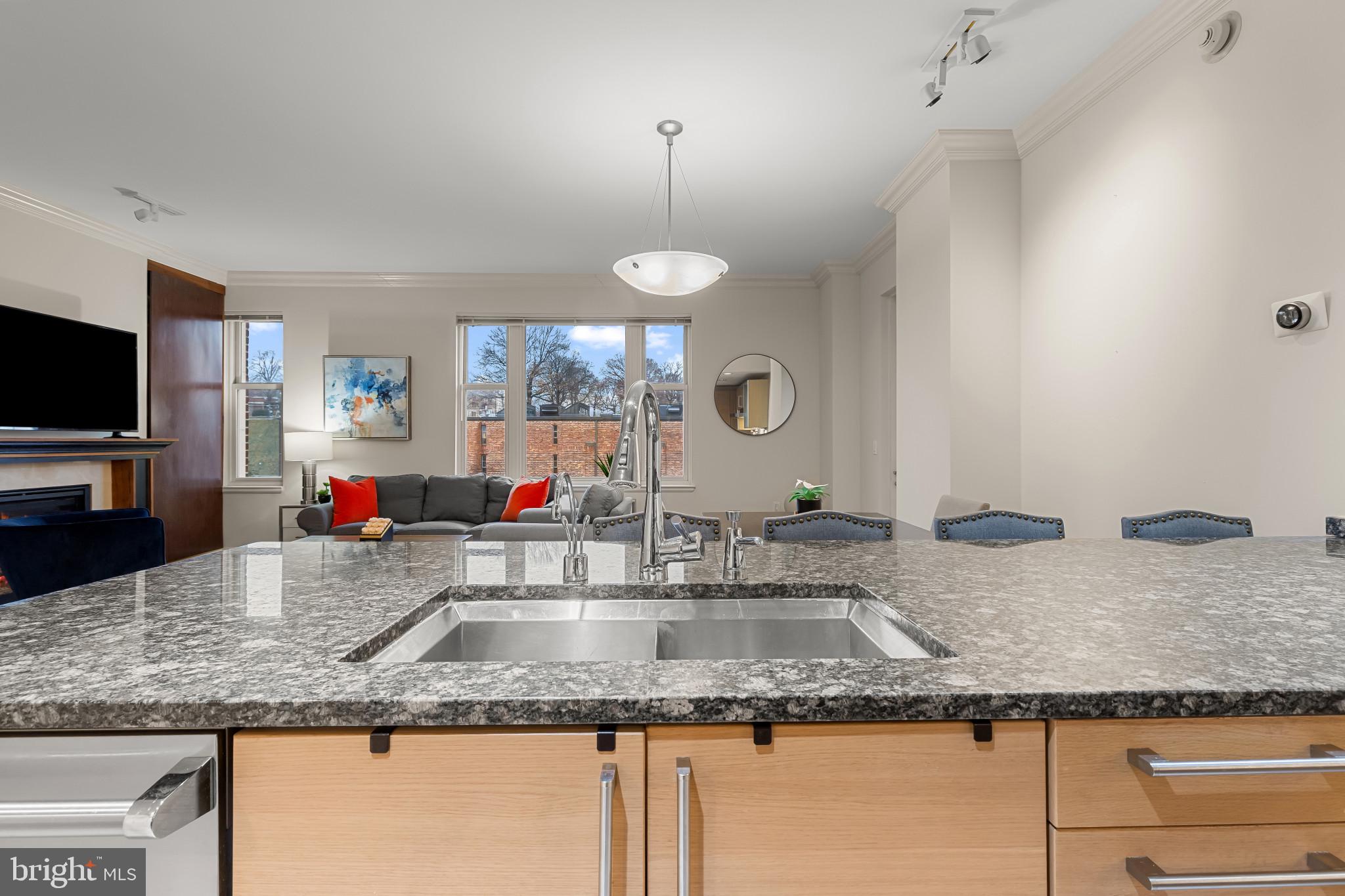 THE RITZ-CARLTON RESIDENCES - Residential Lease