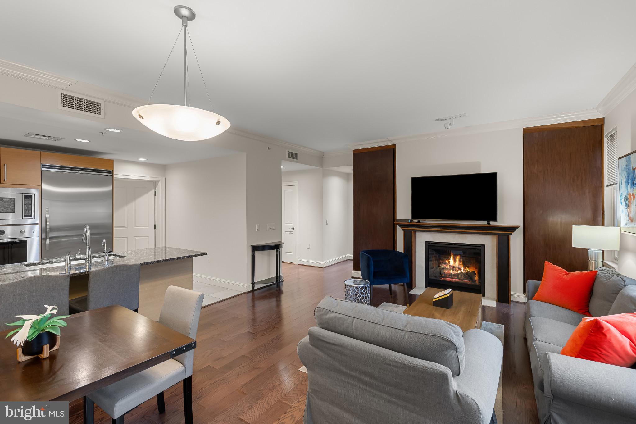 THE RITZ-CARLTON RESIDENCES - Residential Lease