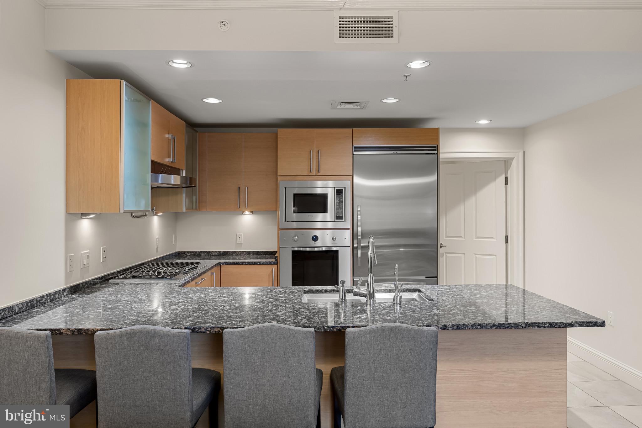 THE RITZ-CARLTON RESIDENCES - Residential Lease