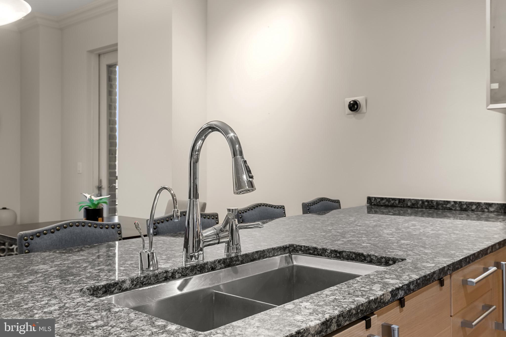 THE RITZ-CARLTON RESIDENCES - Residential Lease