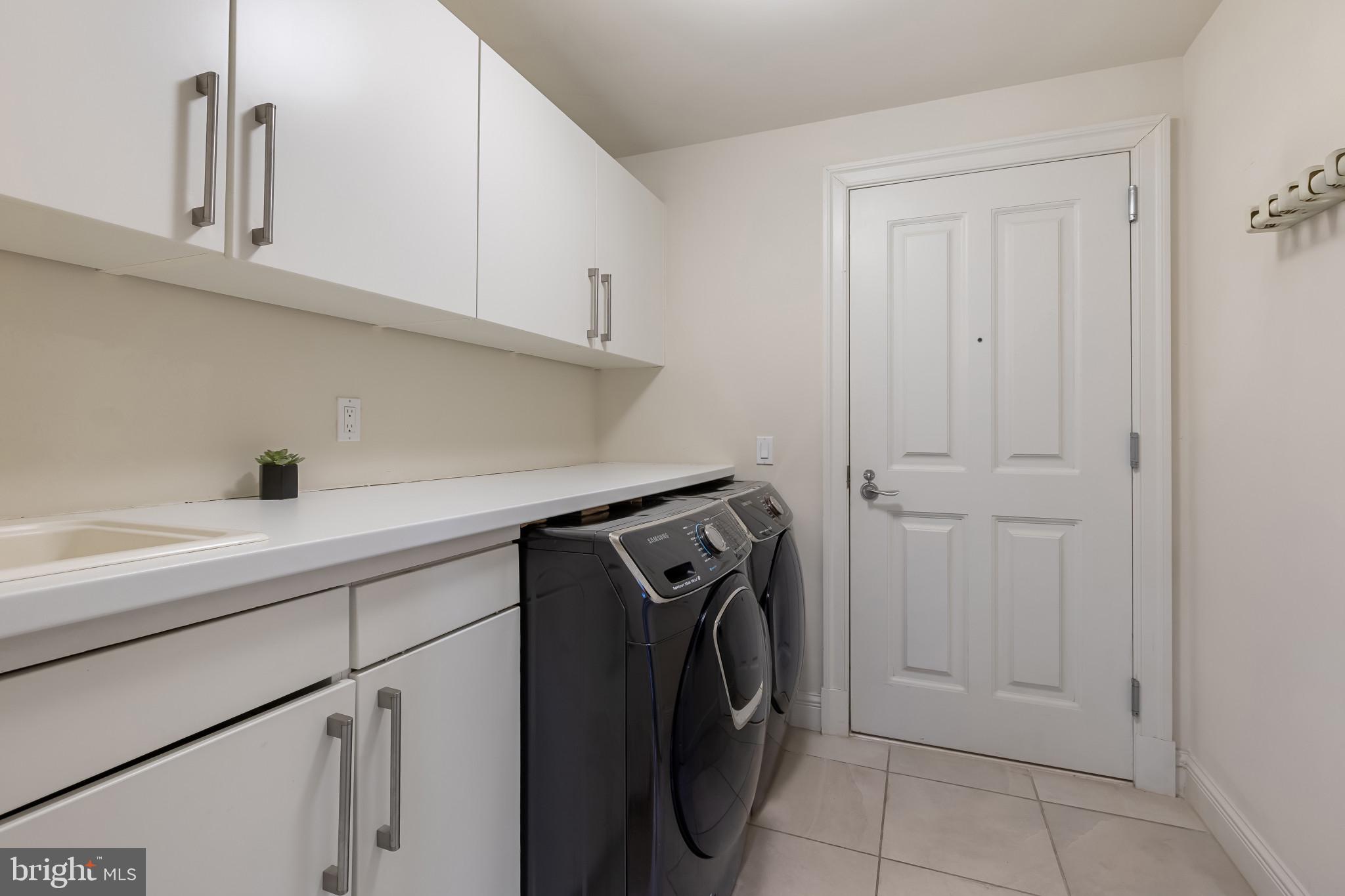 THE RITZ-CARLTON RESIDENCES - Residential Lease