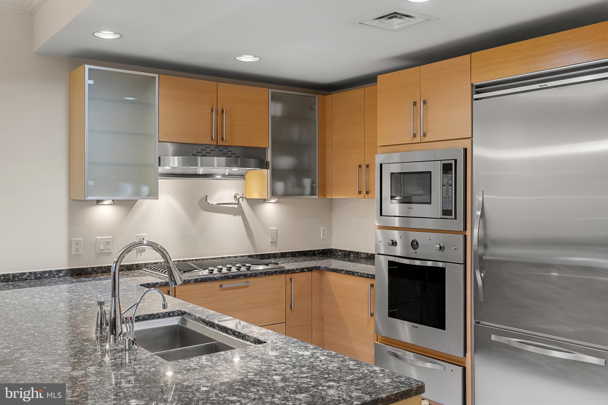 THE RITZ-CARLTON RESIDENCES - Residential Lease