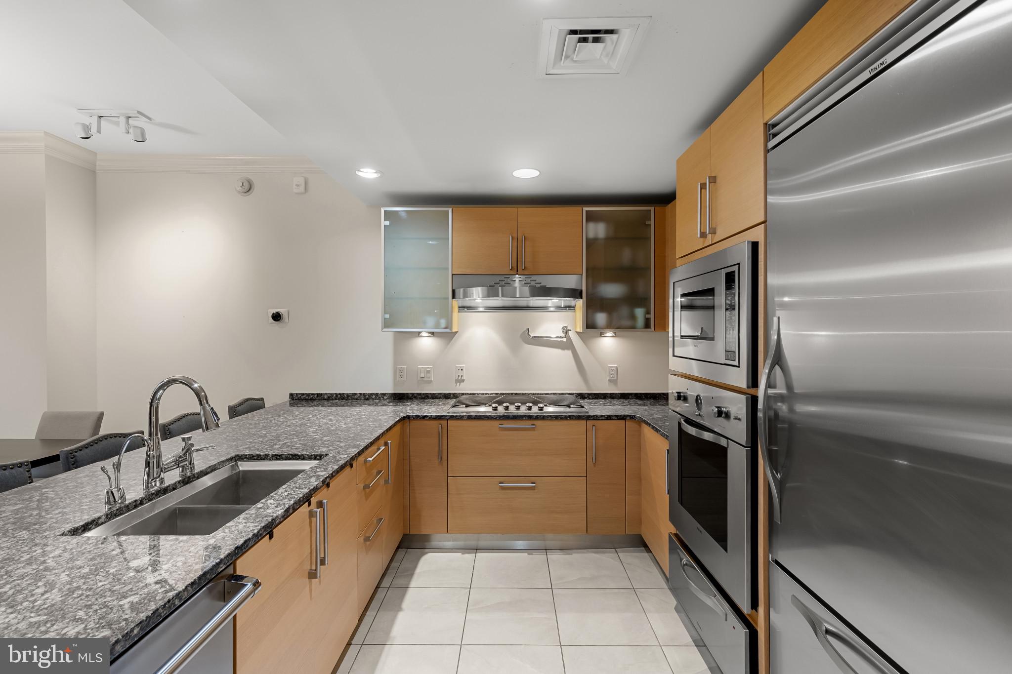 THE RITZ-CARLTON RESIDENCES - Residential Lease