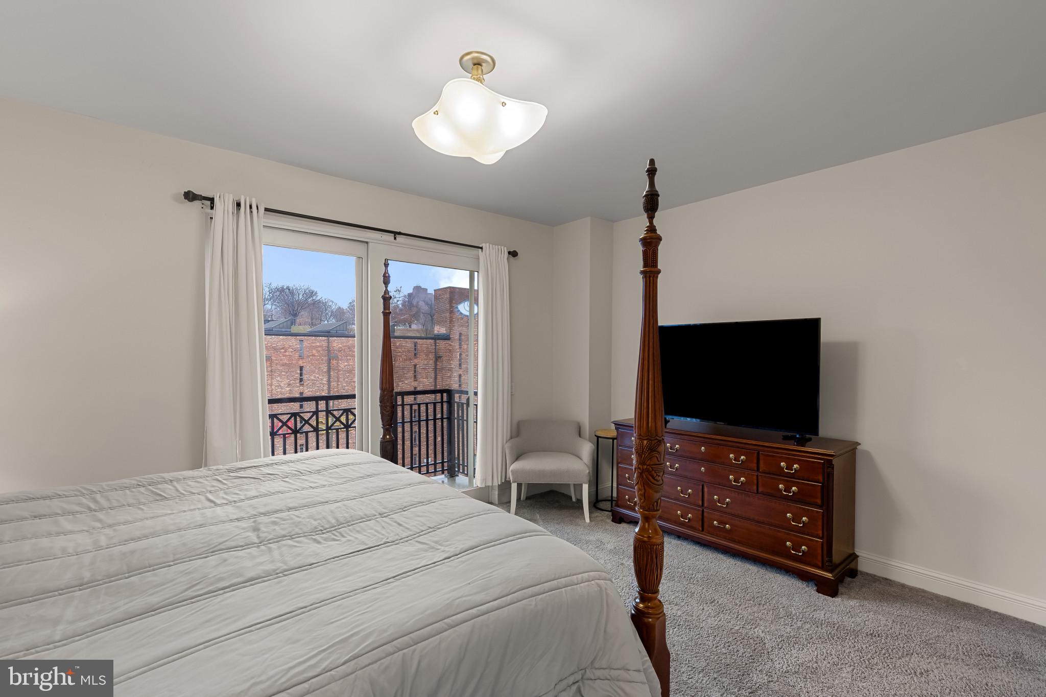 THE RITZ-CARLTON RESIDENCES - Residential Lease