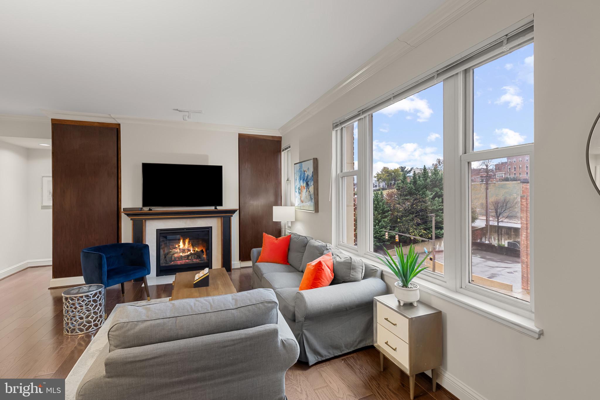 THE RITZ-CARLTON RESIDENCES - Residential Lease