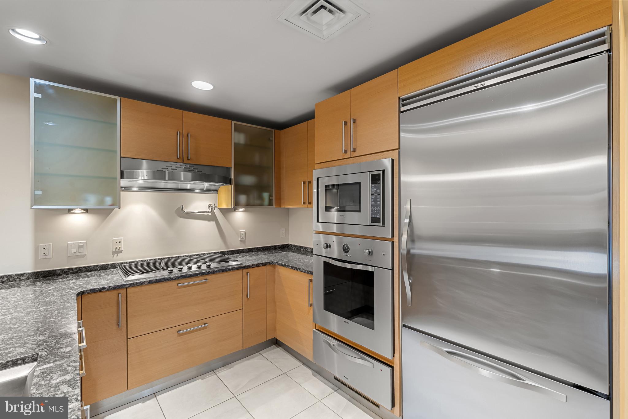 THE RITZ-CARLTON RESIDENCES - Residential Lease