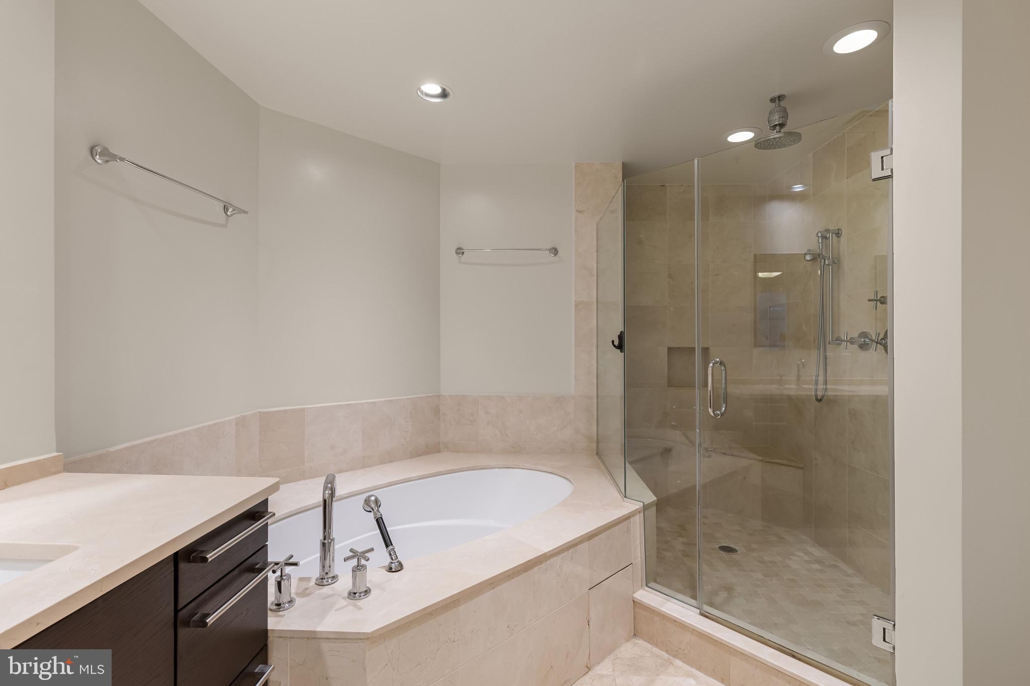 THE RITZ-CARLTON RESIDENCES - Residential Lease