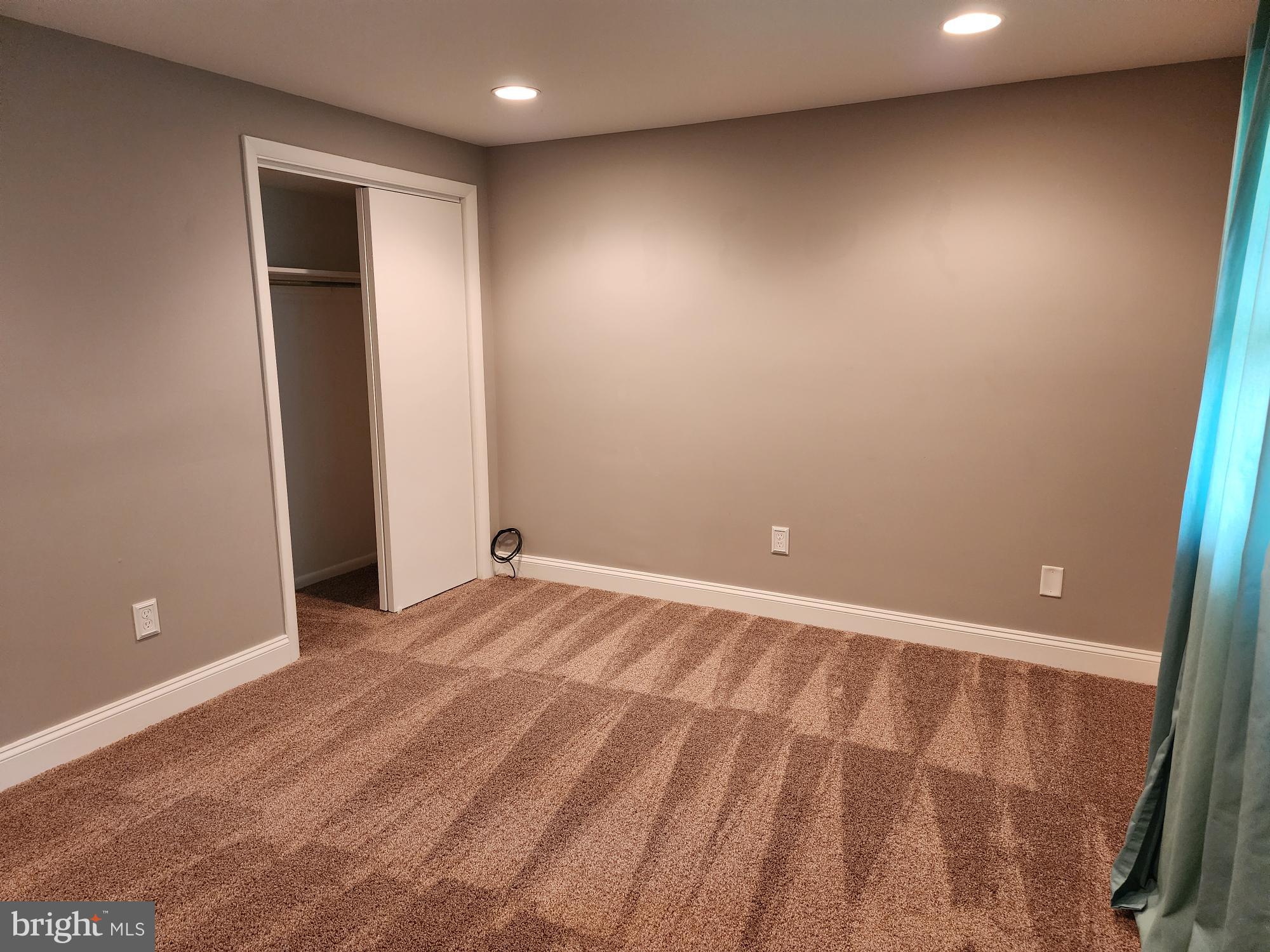 HILLENDALE FARMS - Residential