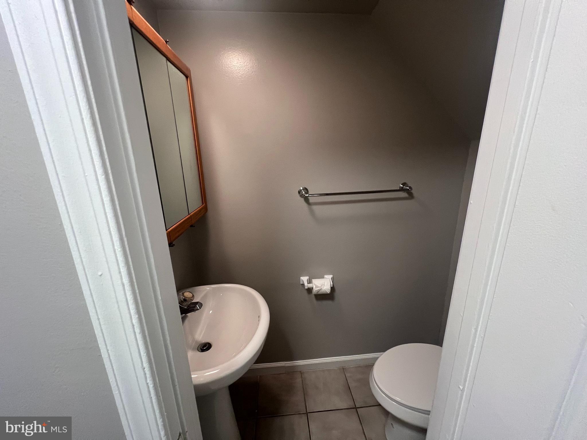 WHISKEY BOTTOM SQUARE - Residential Lease