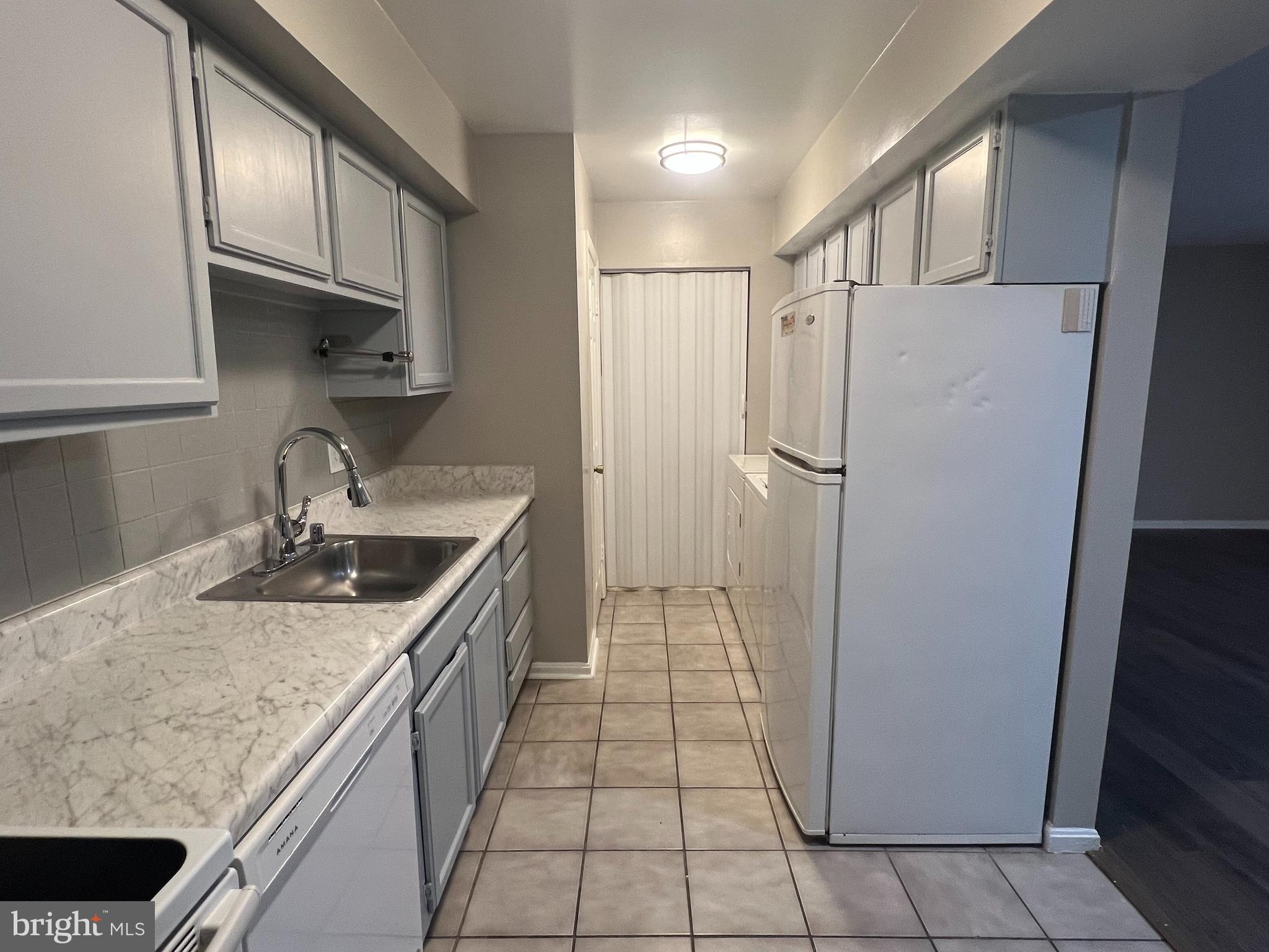 WHISKEY BOTTOM SQUARE - Residential Lease