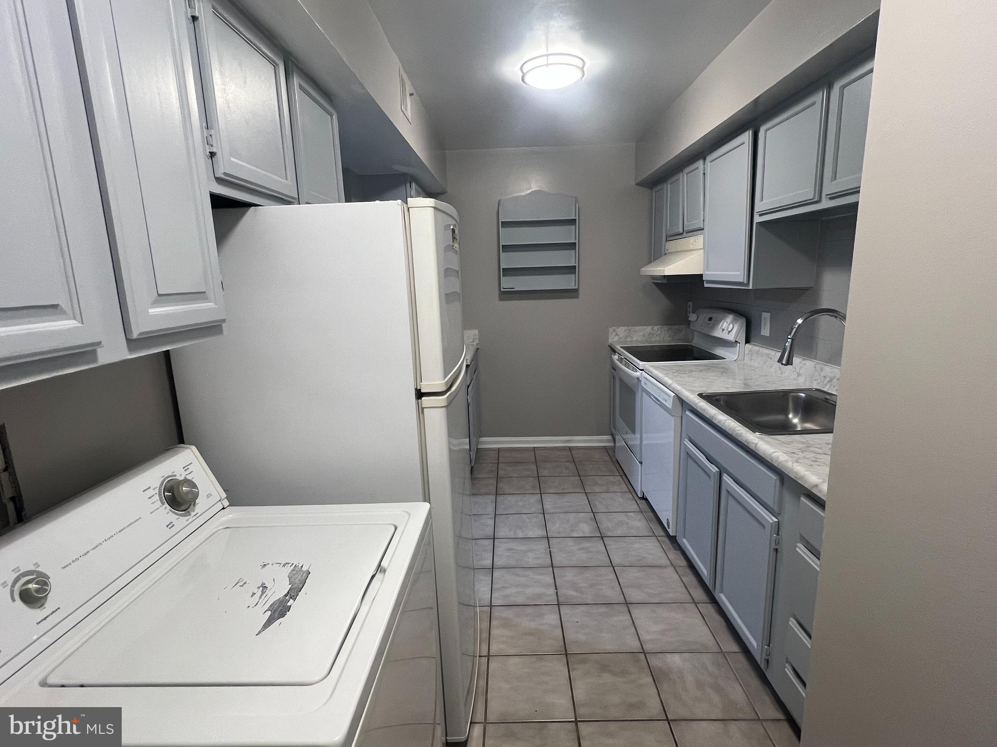 WHISKEY BOTTOM SQUARE - Residential Lease