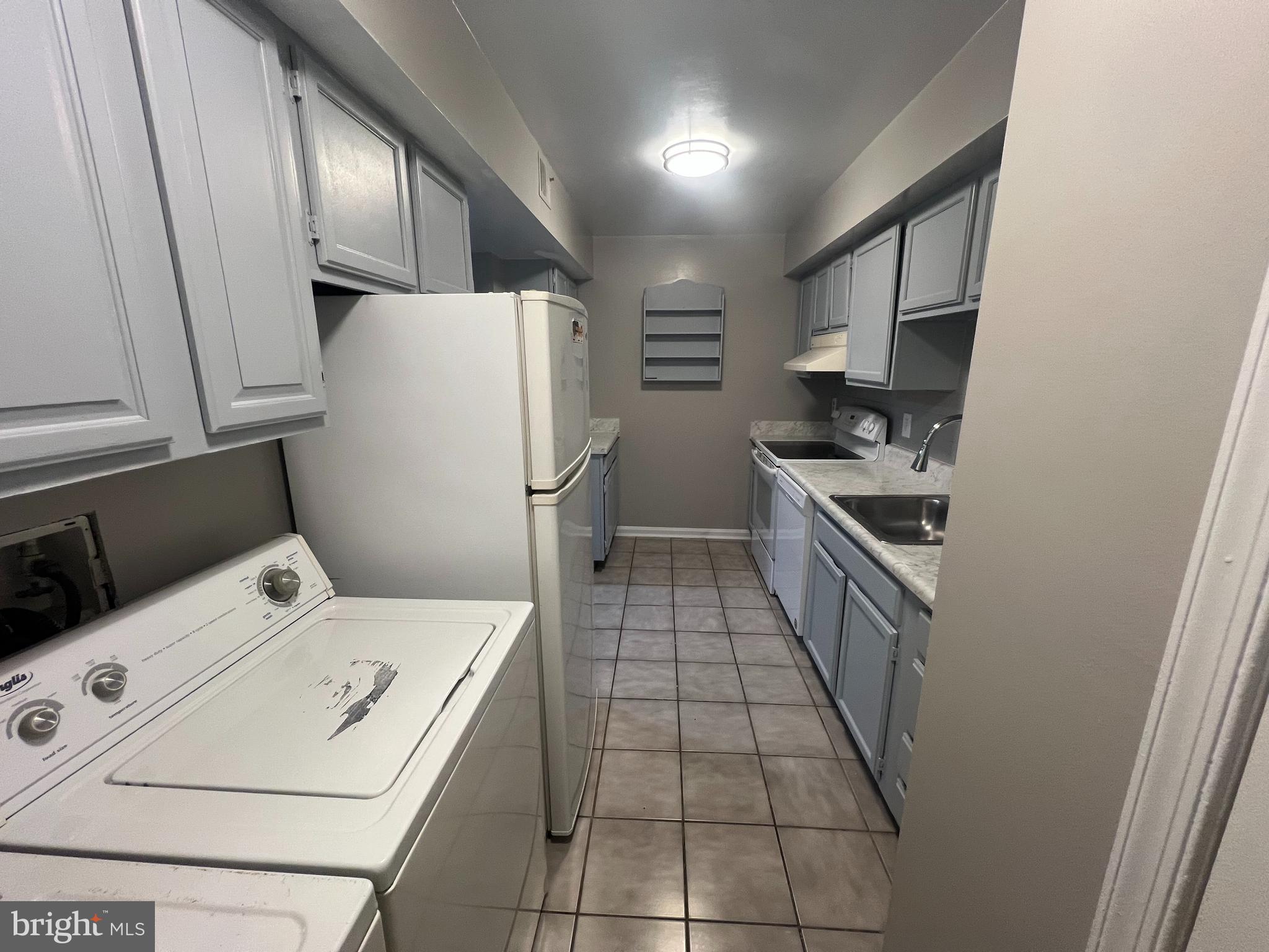 WHISKEY BOTTOM SQUARE - Residential Lease