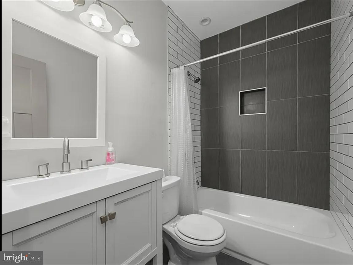 HIGHLANDTOWN - Residential Lease