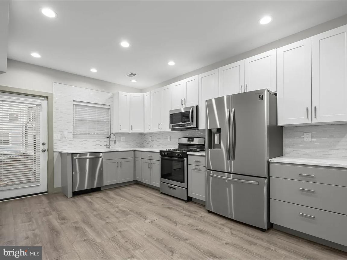 HIGHLANDTOWN - Residential Lease