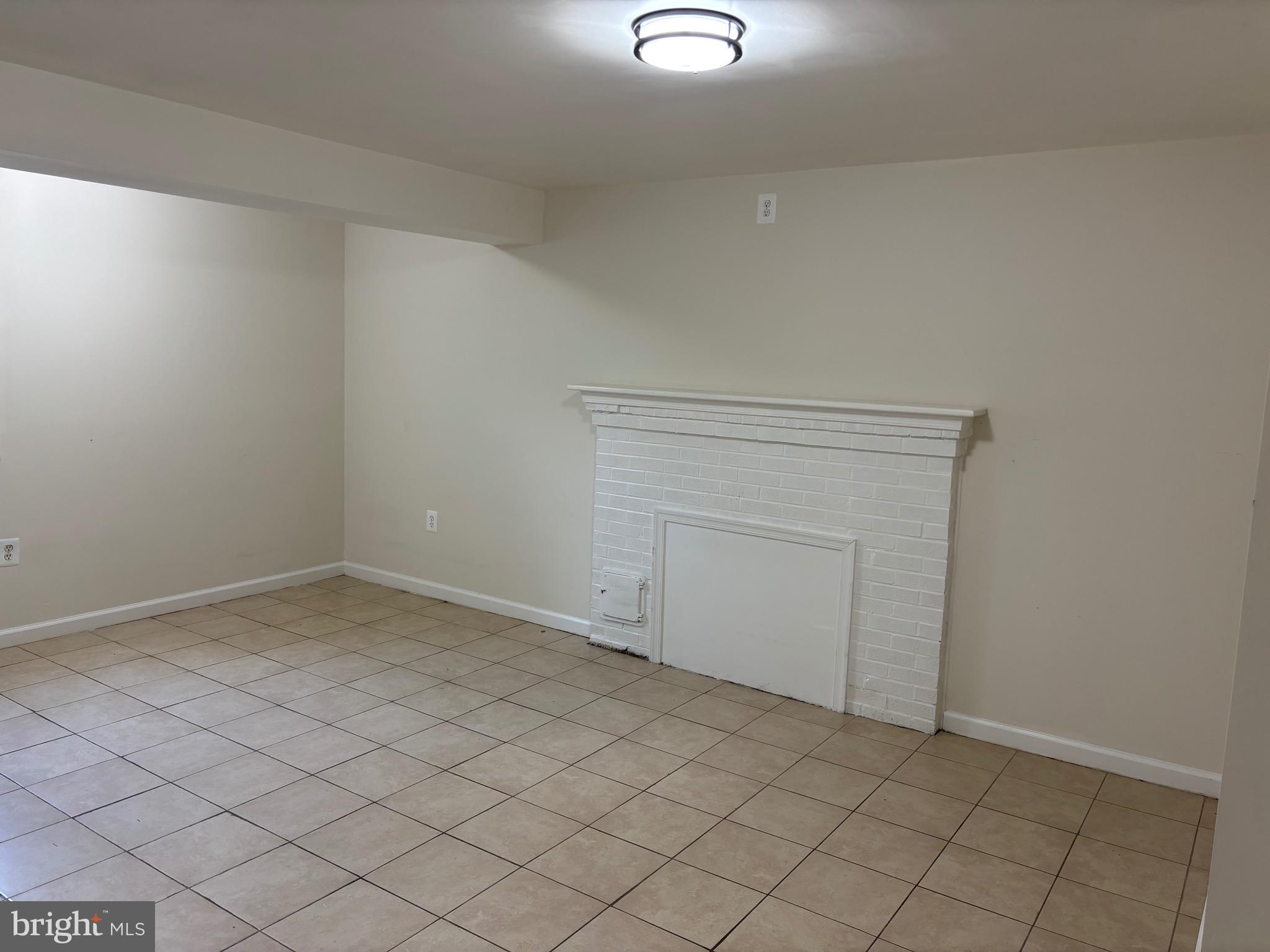 SKYLINE 1ST ADDN - Residential Lease