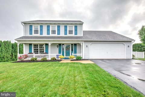 Photo of 328 Dogwood Lane, NEW HOLLAND, PA 17557 (MLS # PALA2071250)
