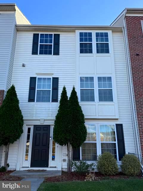 ESTATES AT ELK RUN - Residential Lease