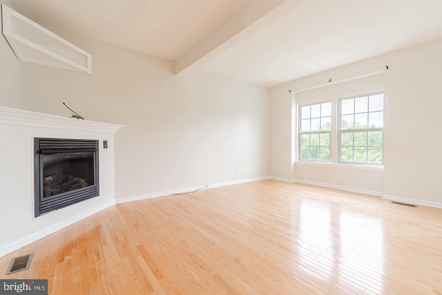 ESTATES AT ELK RUN - Residential Lease