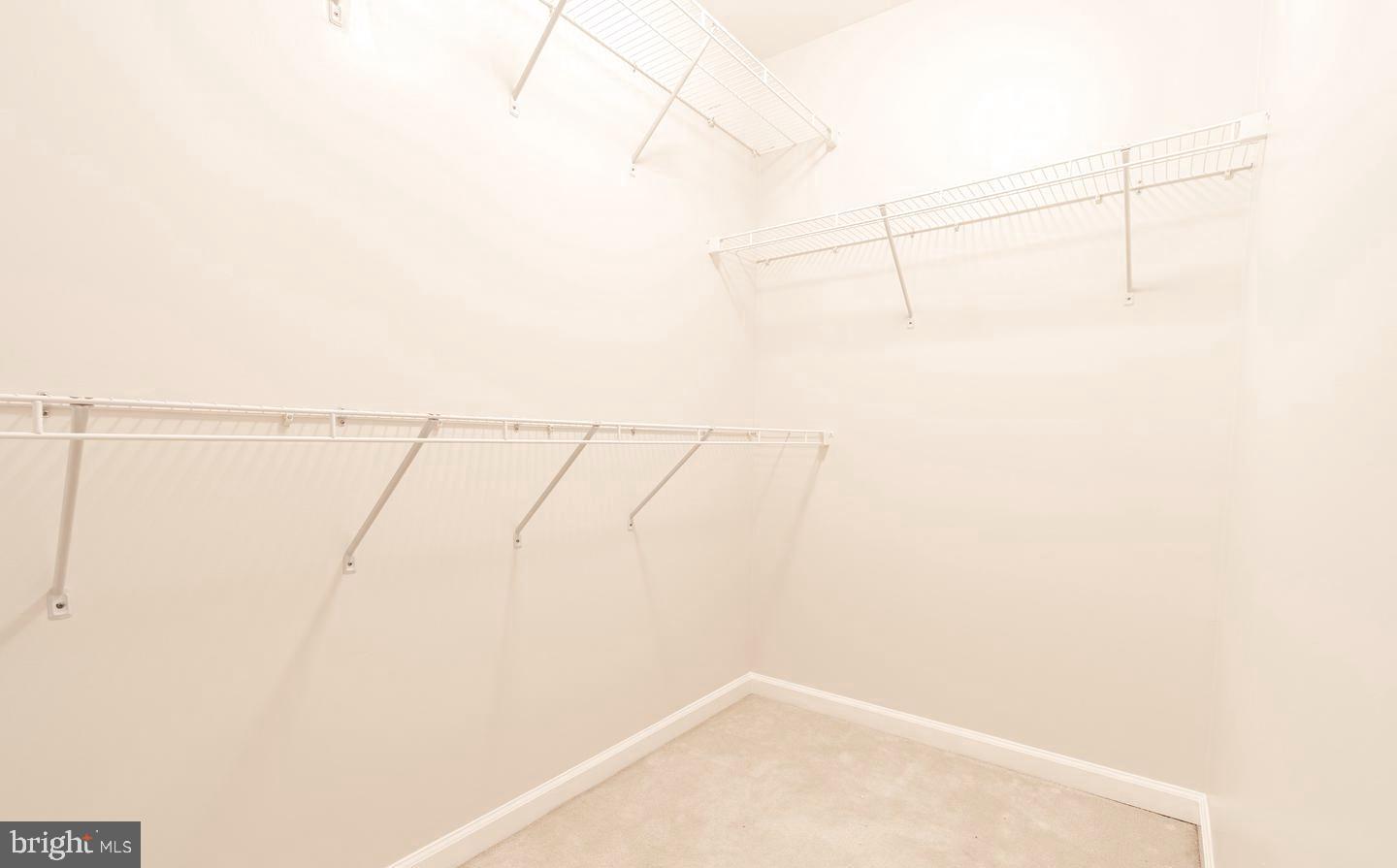 ESTATES AT ELK RUN - Residential Lease