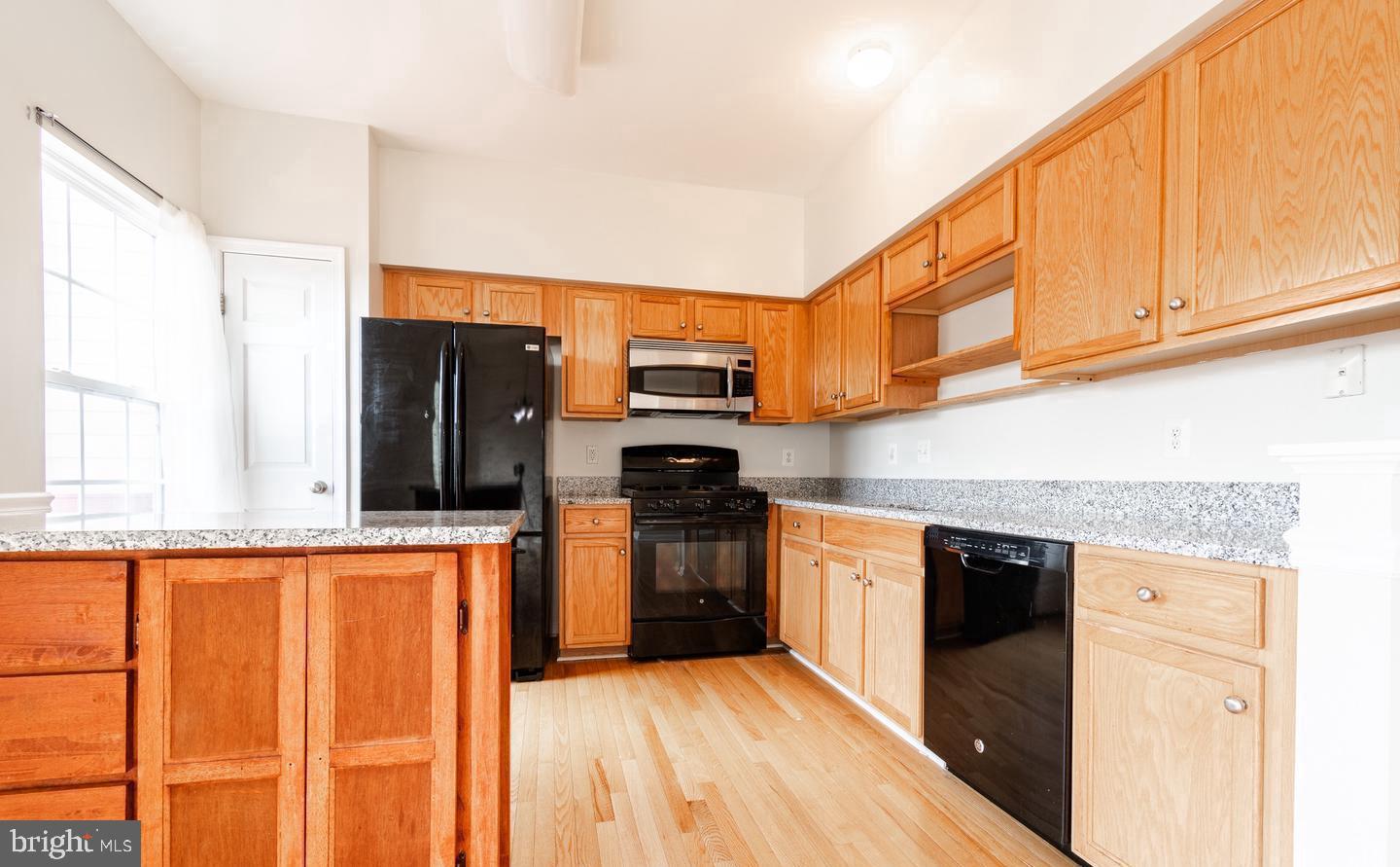 ESTATES AT ELK RUN - Residential Lease