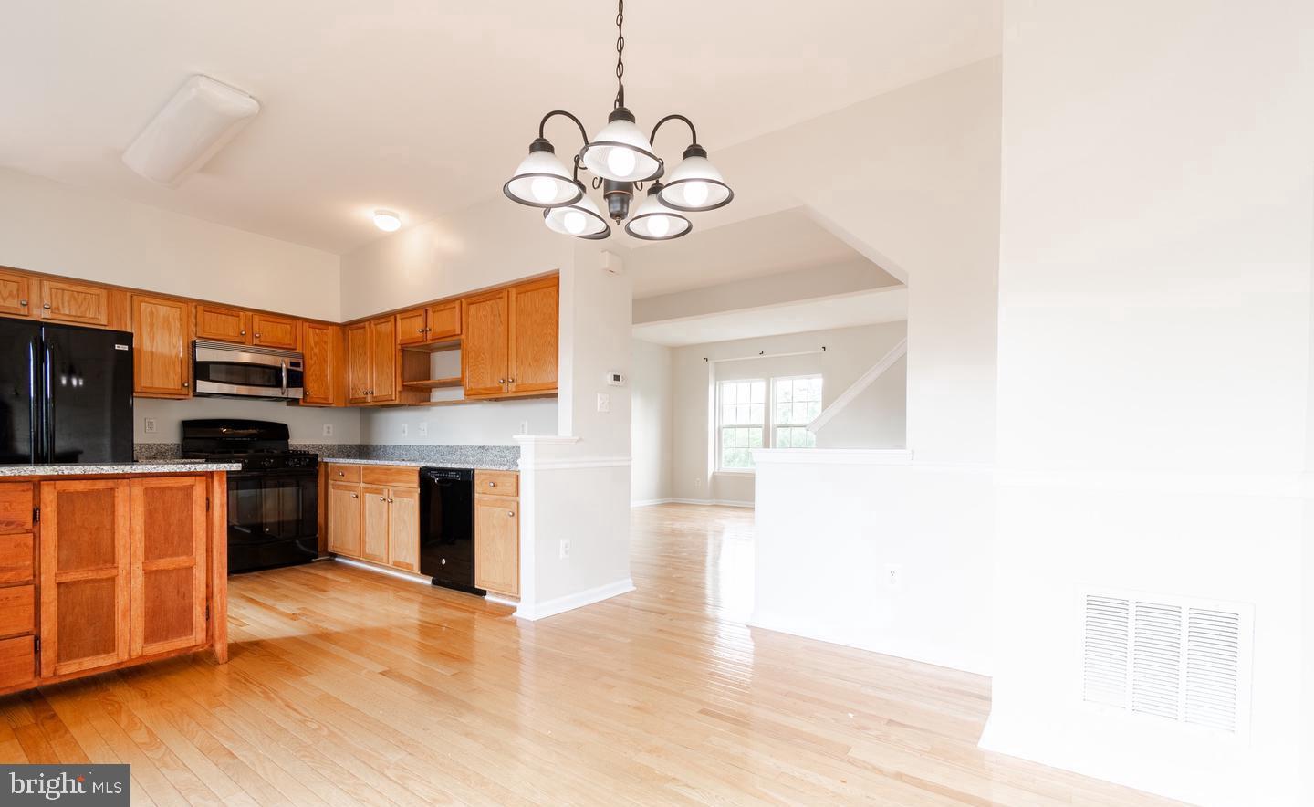 ESTATES AT ELK RUN - Residential Lease