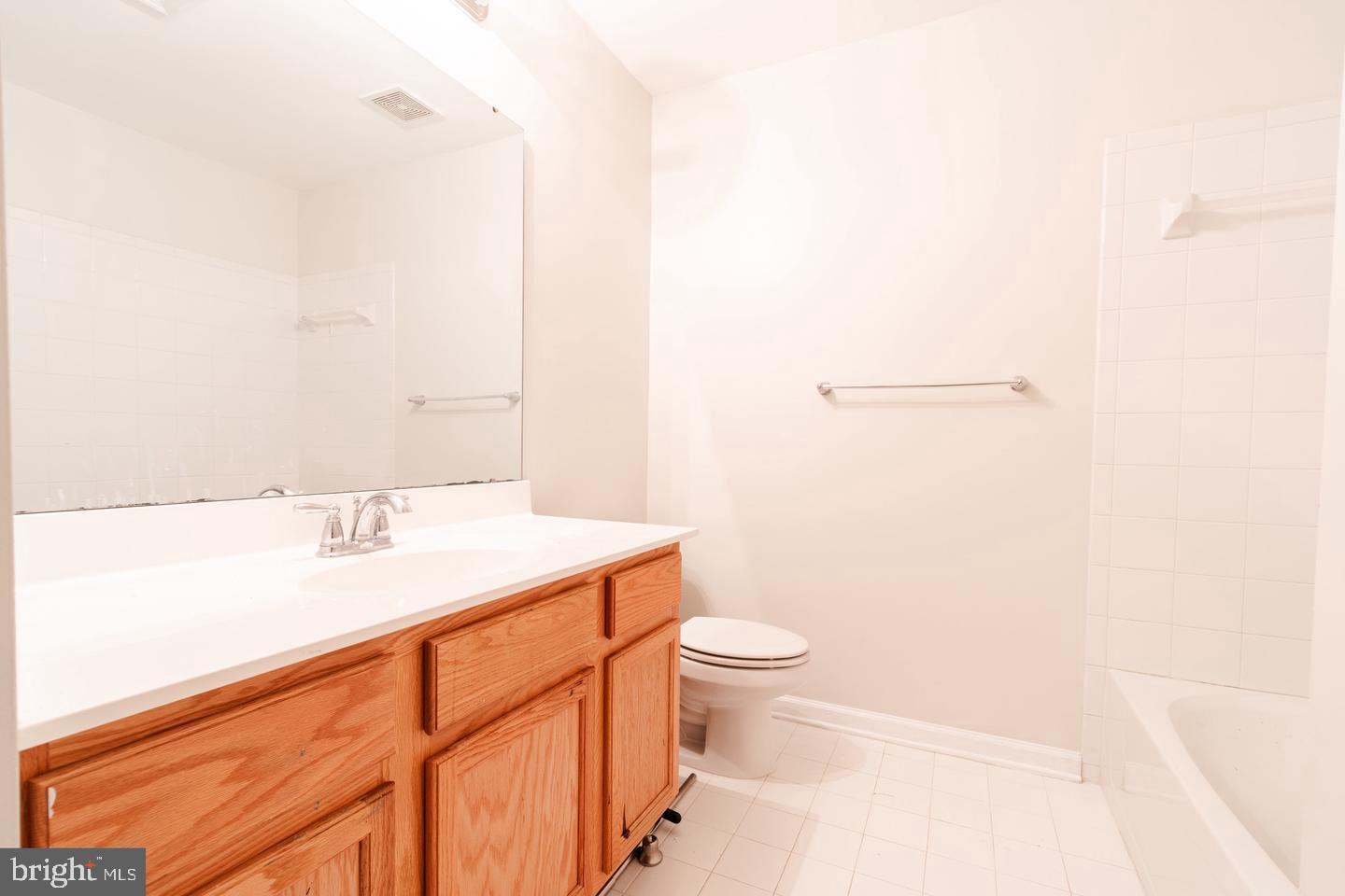 ESTATES AT ELK RUN - Residential Lease