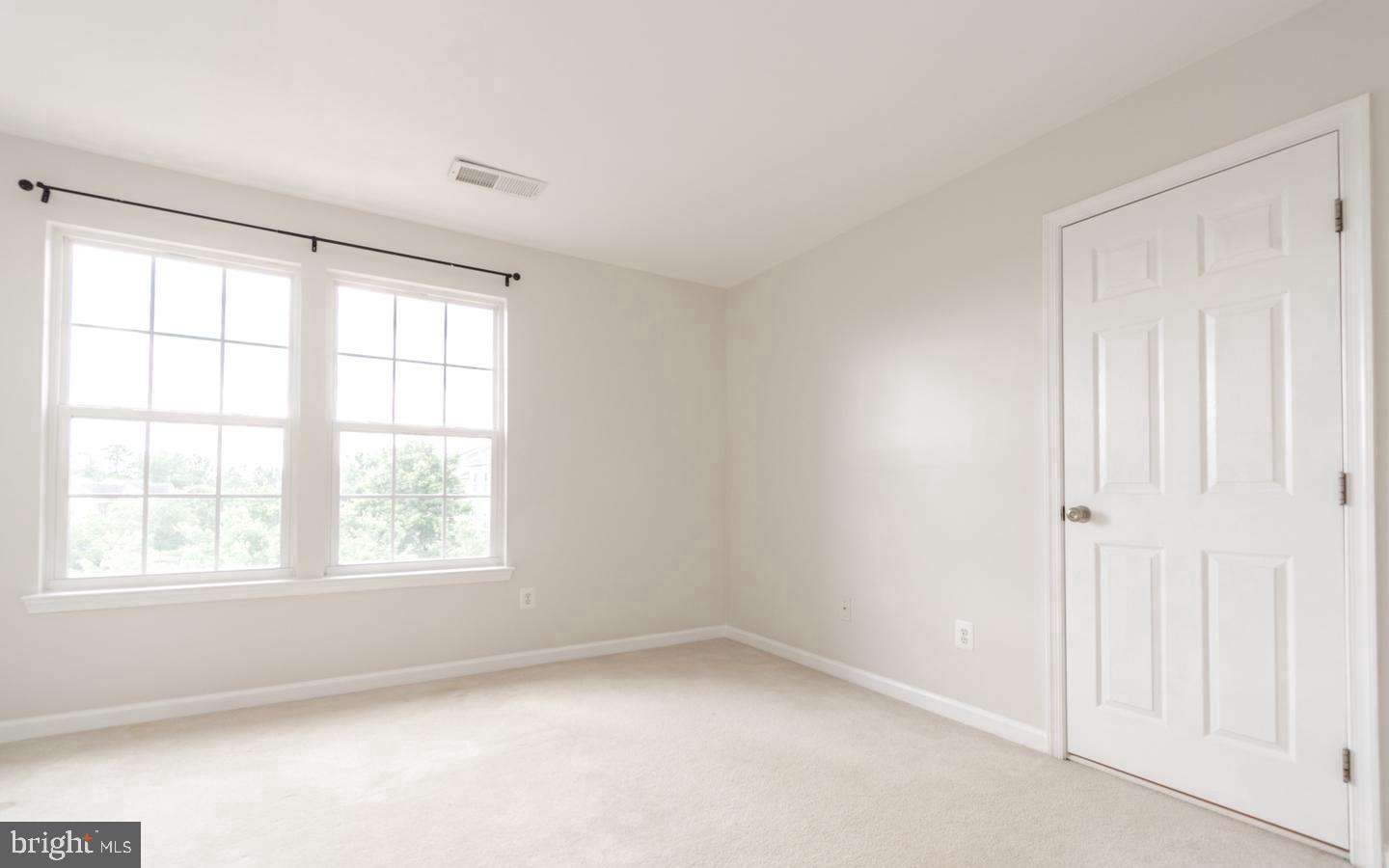 ESTATES AT ELK RUN - Residential Lease