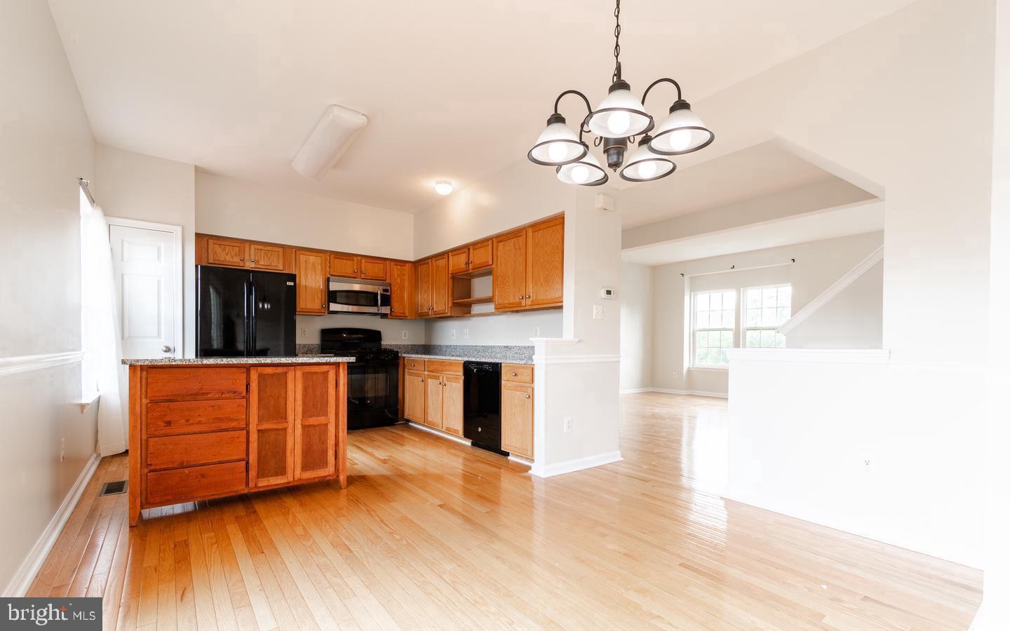 ESTATES AT ELK RUN - Residential Lease