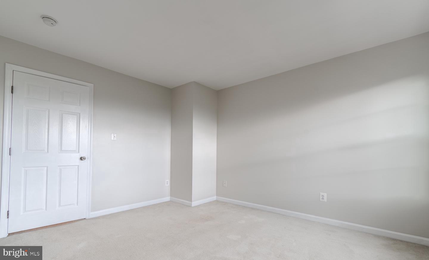 ESTATES AT ELK RUN - Residential Lease